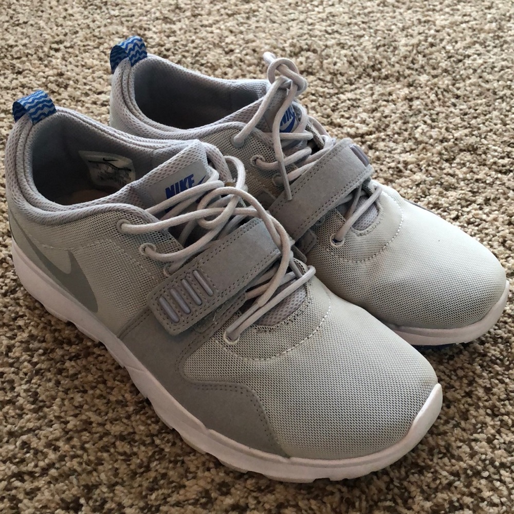 Women’s 9.5 Nike SB shoes